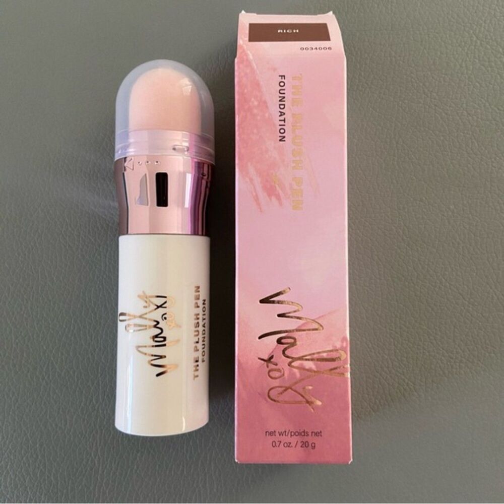 Mally The Plush Pen Brightening Foundation Lightweight In Rich 0.7 oz 20g NEW